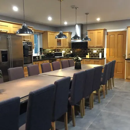 Vakantiehuis Four Winds,kinsale Town,exquisite Homes,sleeps 26 *